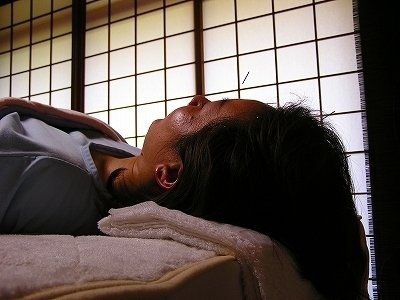 頭に厚い帽子をかぶったようになり思考ができなくなる